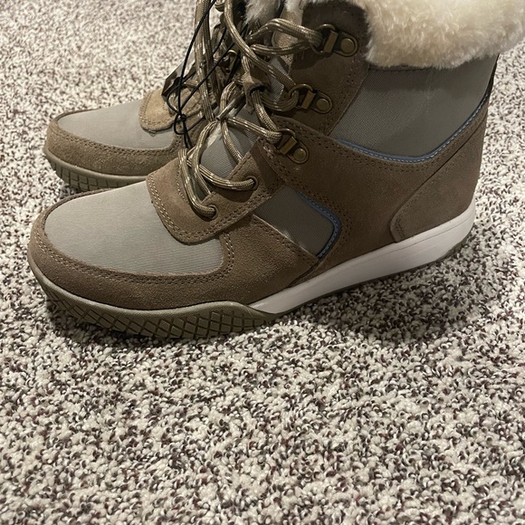 Women’s Sneaker Boot Size 8 - Picture 10 of 12